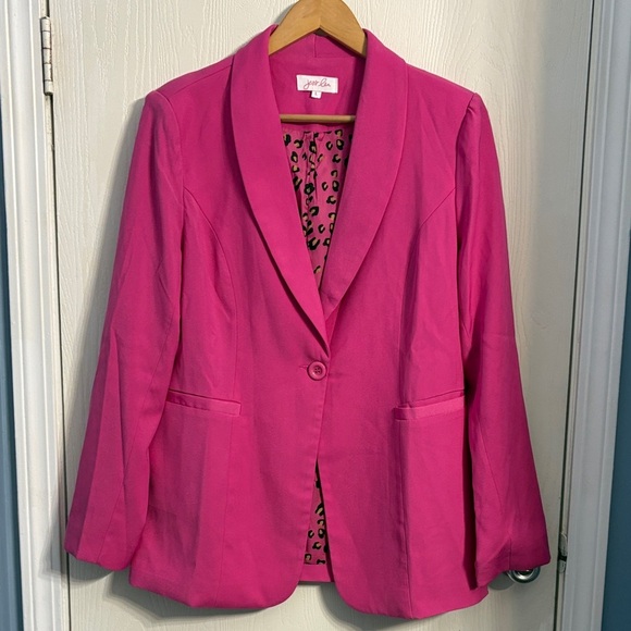 Elegant Fuchsia Blazer with Animal Print Lining - Picture 1 of 7